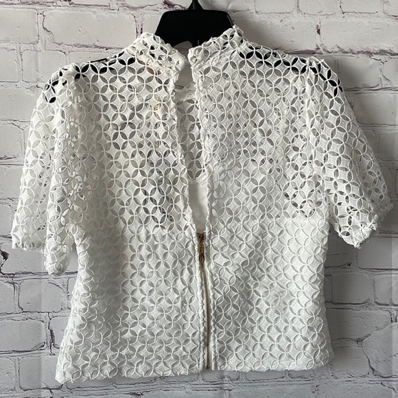 White zipper back casual top - Picture 4 of 4